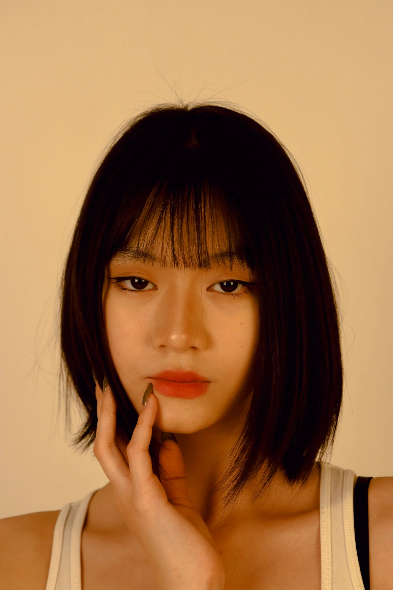 An asian woman with a short bob cut；第三方摄影参考